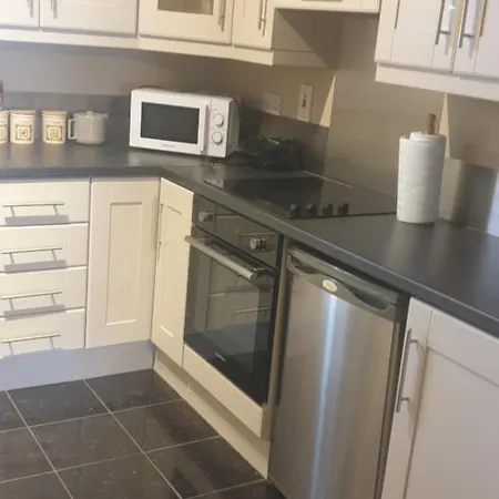 Town Centre Apartment *